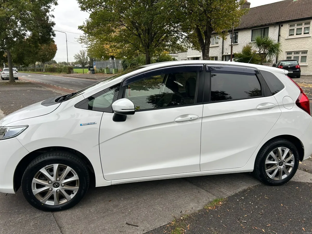 Car - Image 3