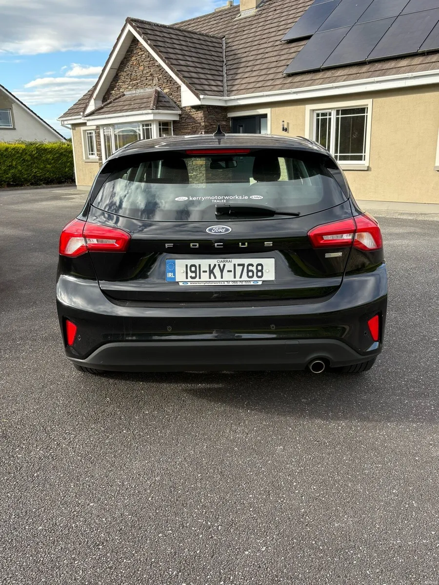Ford Focus Titanium 1.0L 5Dr 125 - Image 3