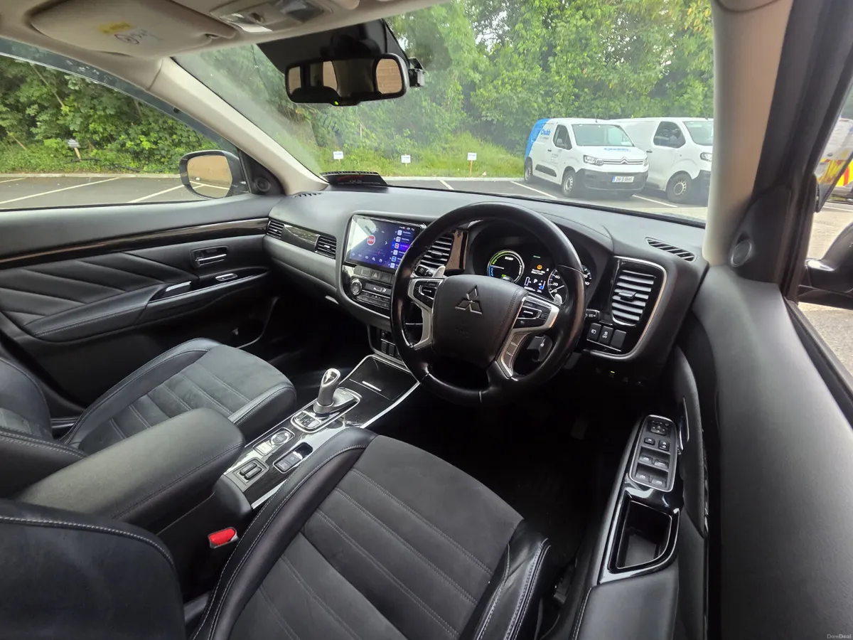 Mitsubishi outlander phev - Image 4