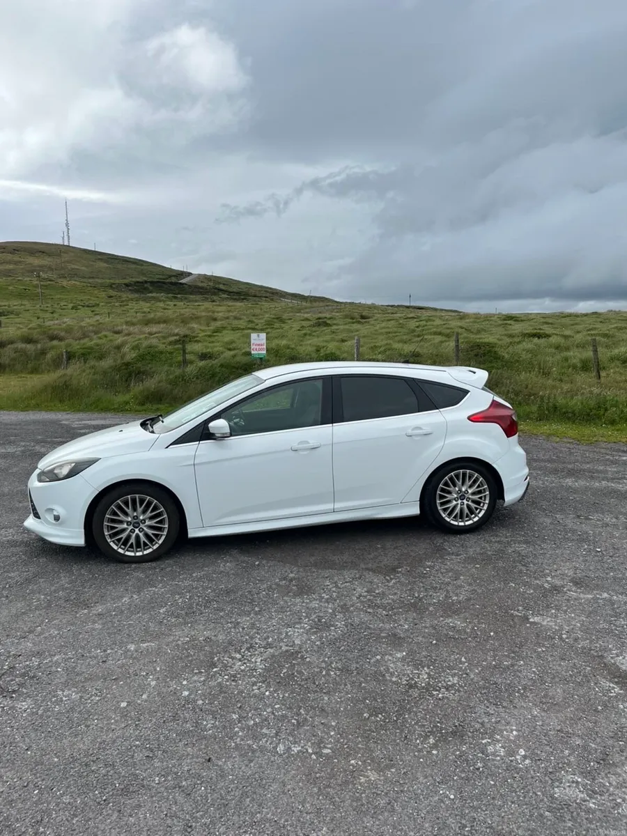 Ford Focus Zetec s (2 owners ) - Image 4