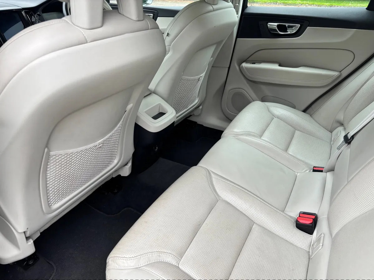 Volvo XC60 2.0d D4 Inscription AWD Auto 2018 - Image 3