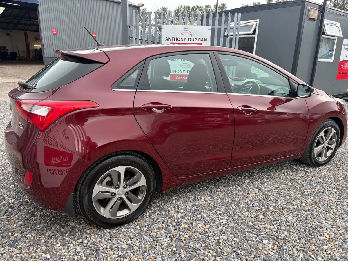 Hyundai i30 Deluxe 1.6 Diesel - Image 3