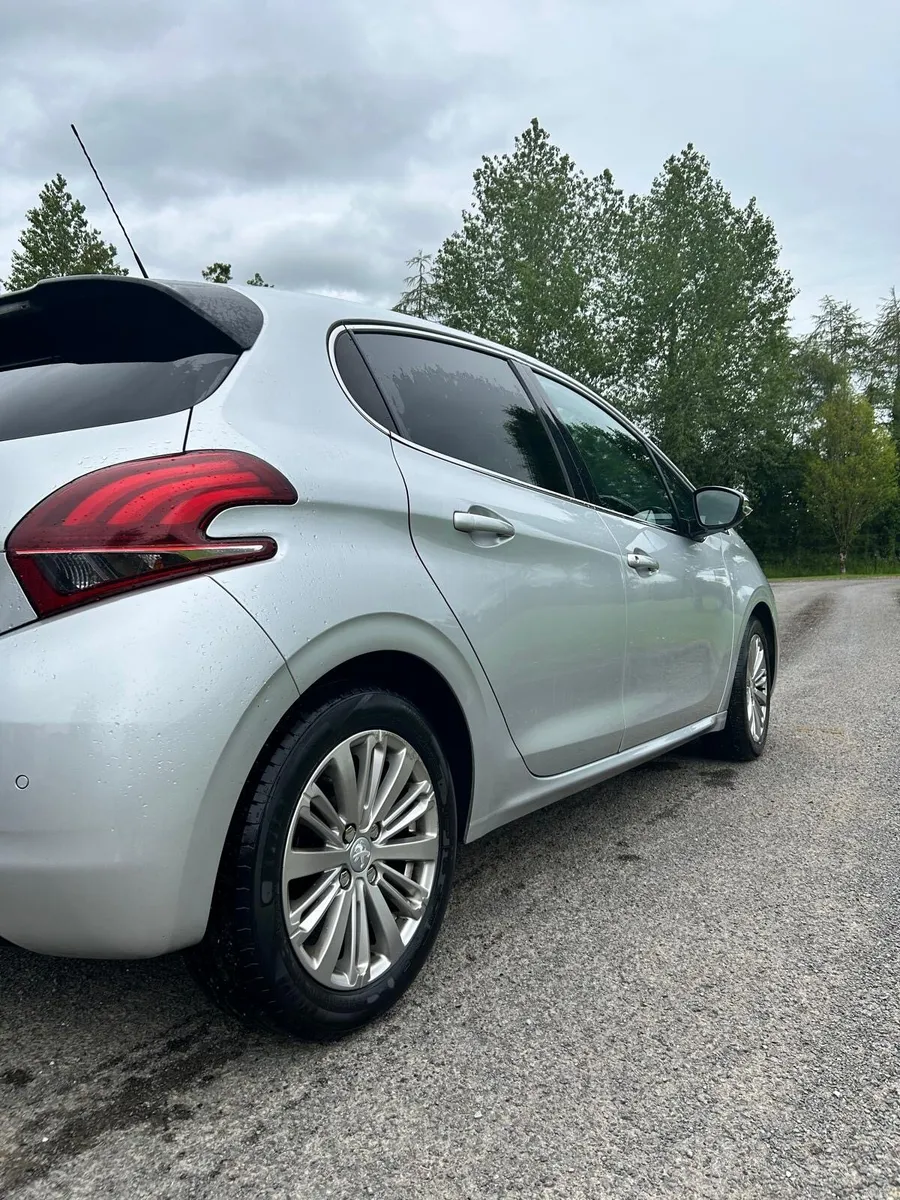 Peugeot 208 - Image 5