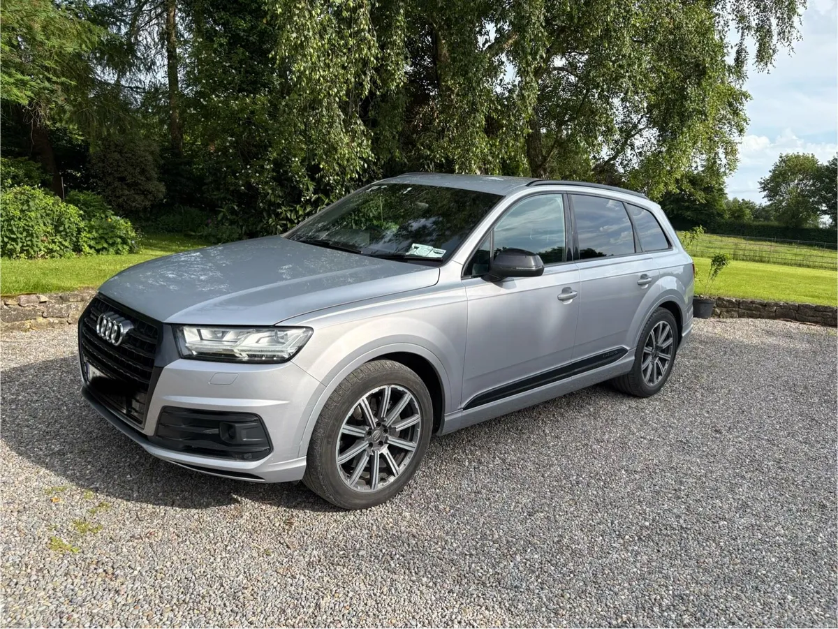 Audi Q7 BLACK EDITION. 5-seat commercial - Image 1