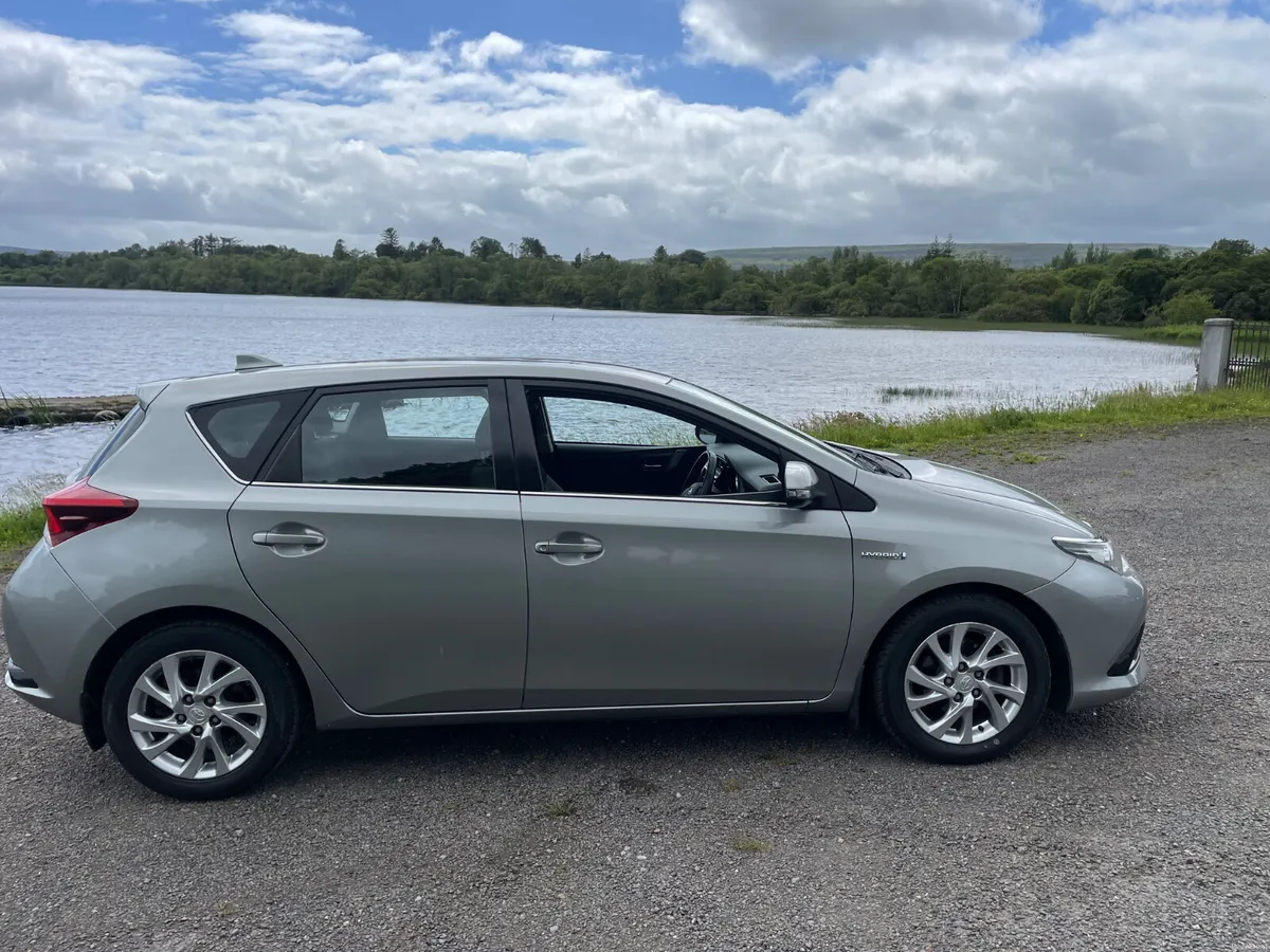 Toyota Auris hi-brid 2015 nct 12/26 tax 3/27 - Image 3