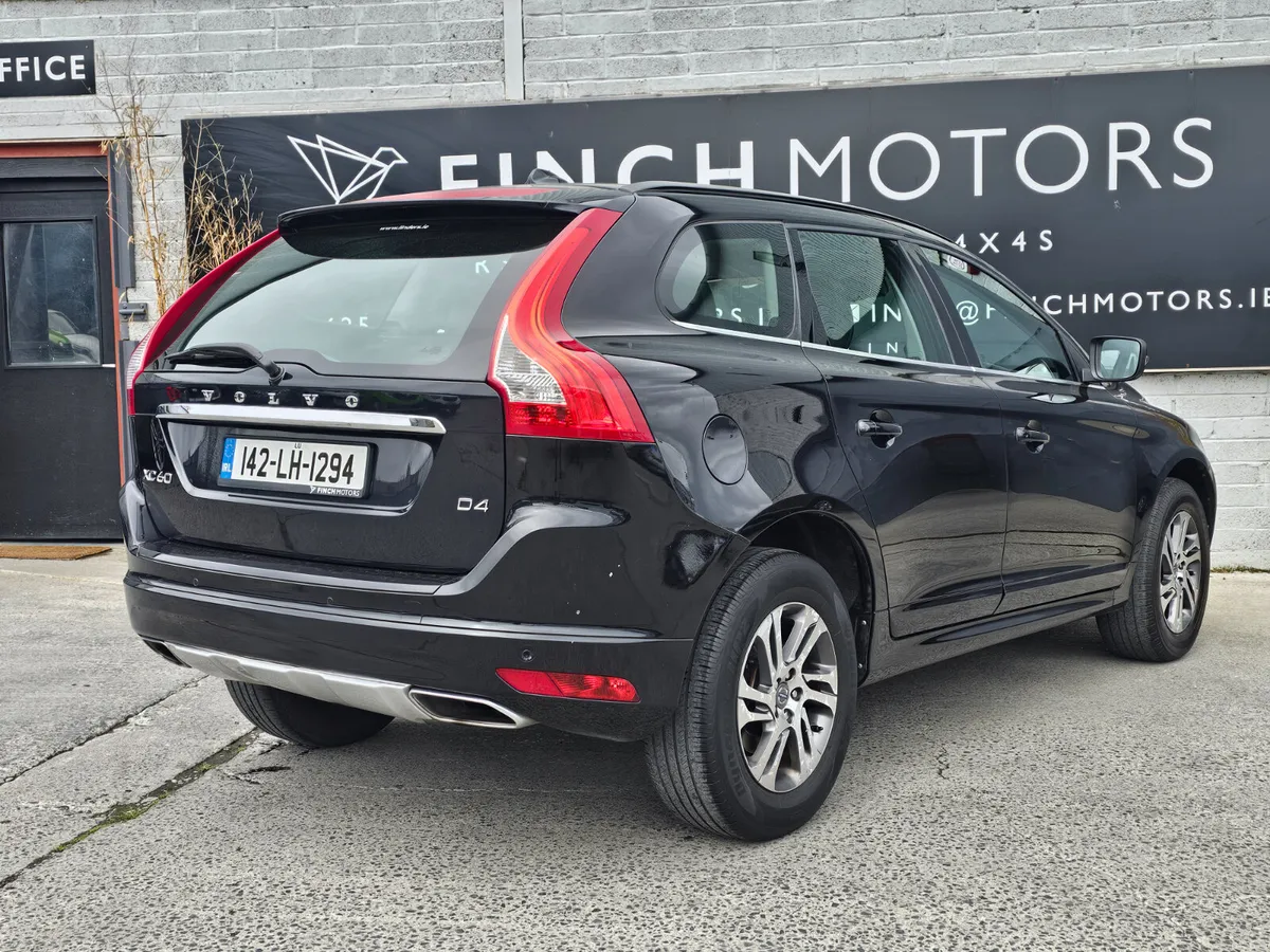 VOLVO XC60 // LOW MILEAGE // 04/27 NCT - Image 2