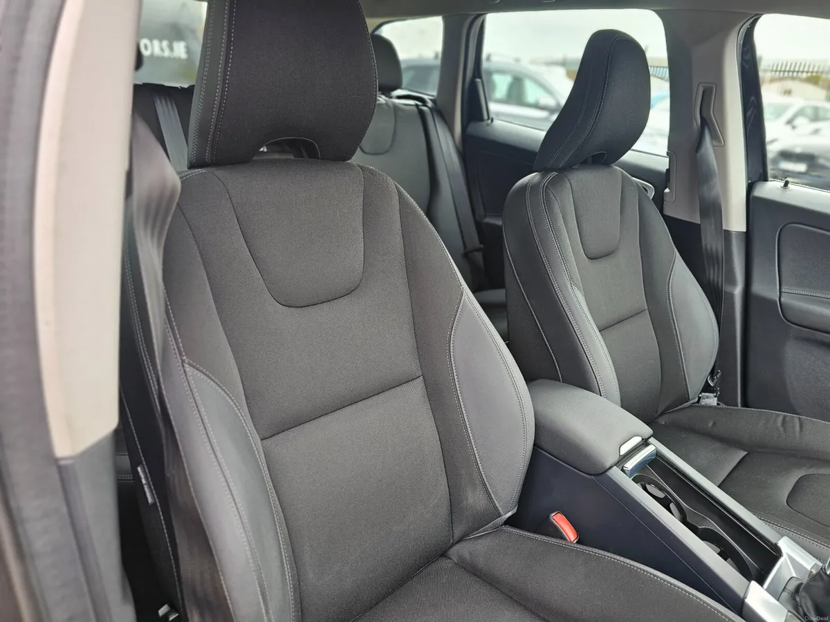 VOLVO XC60 // LOW MILEAGE // 04/27 NCT - Image 6