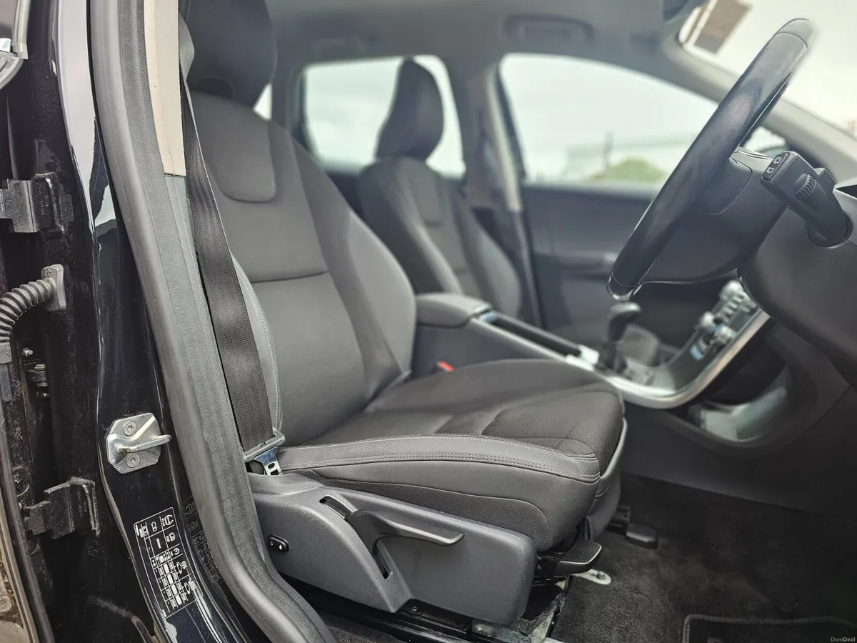 VOLVO XC60 // LOW MILEAGE // 04/27 NCT - Image 5