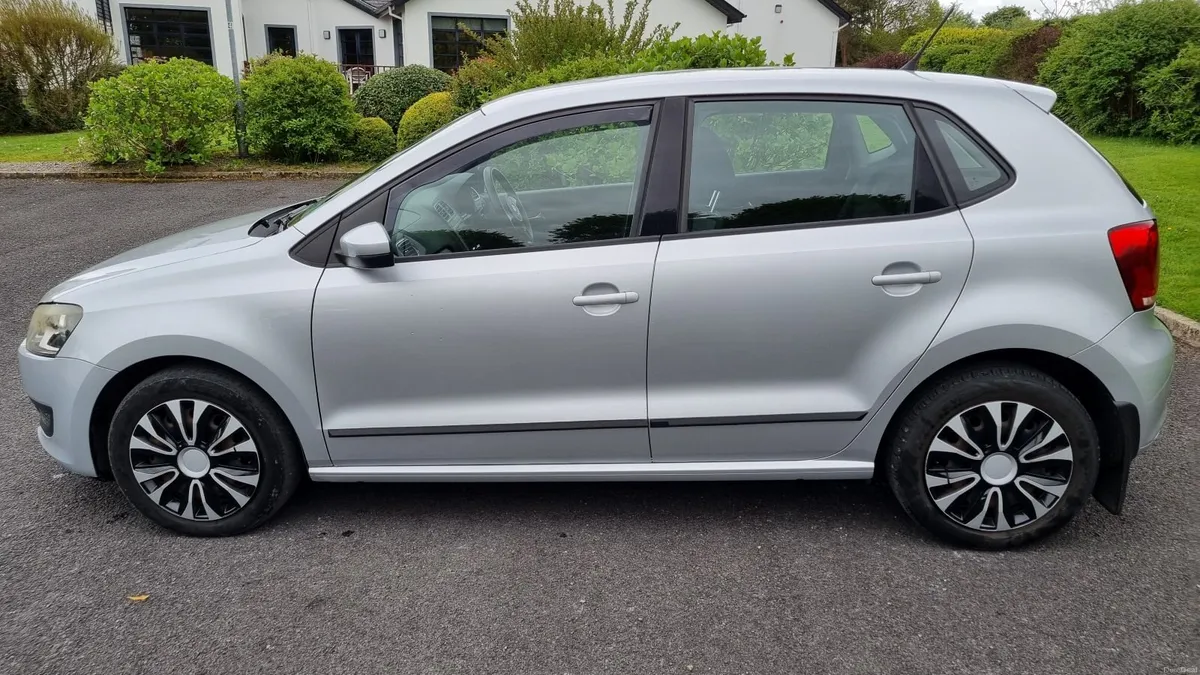 Volkswagen Polo 2011 Automatic - Image 3