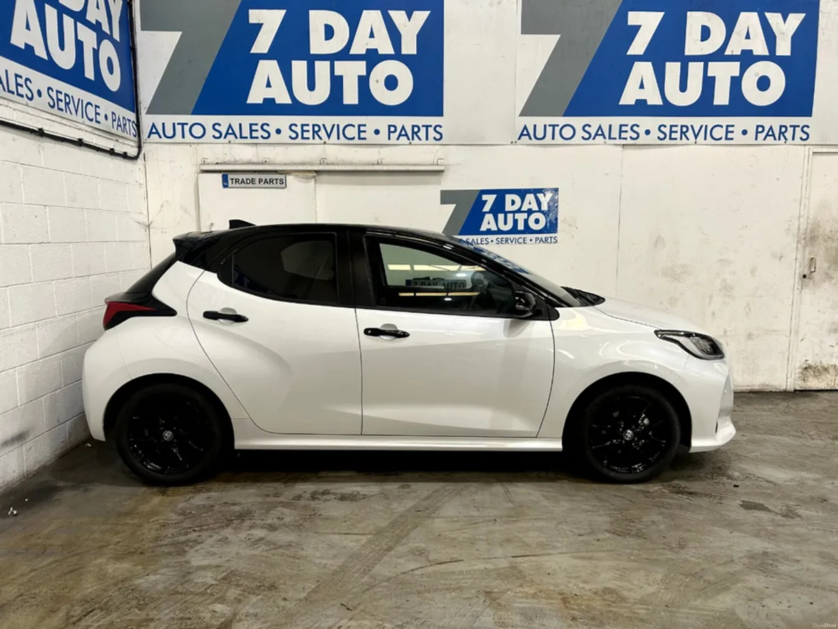 Toyota Yaris 6AA-MXPH14 5DR AUTO - Image 3