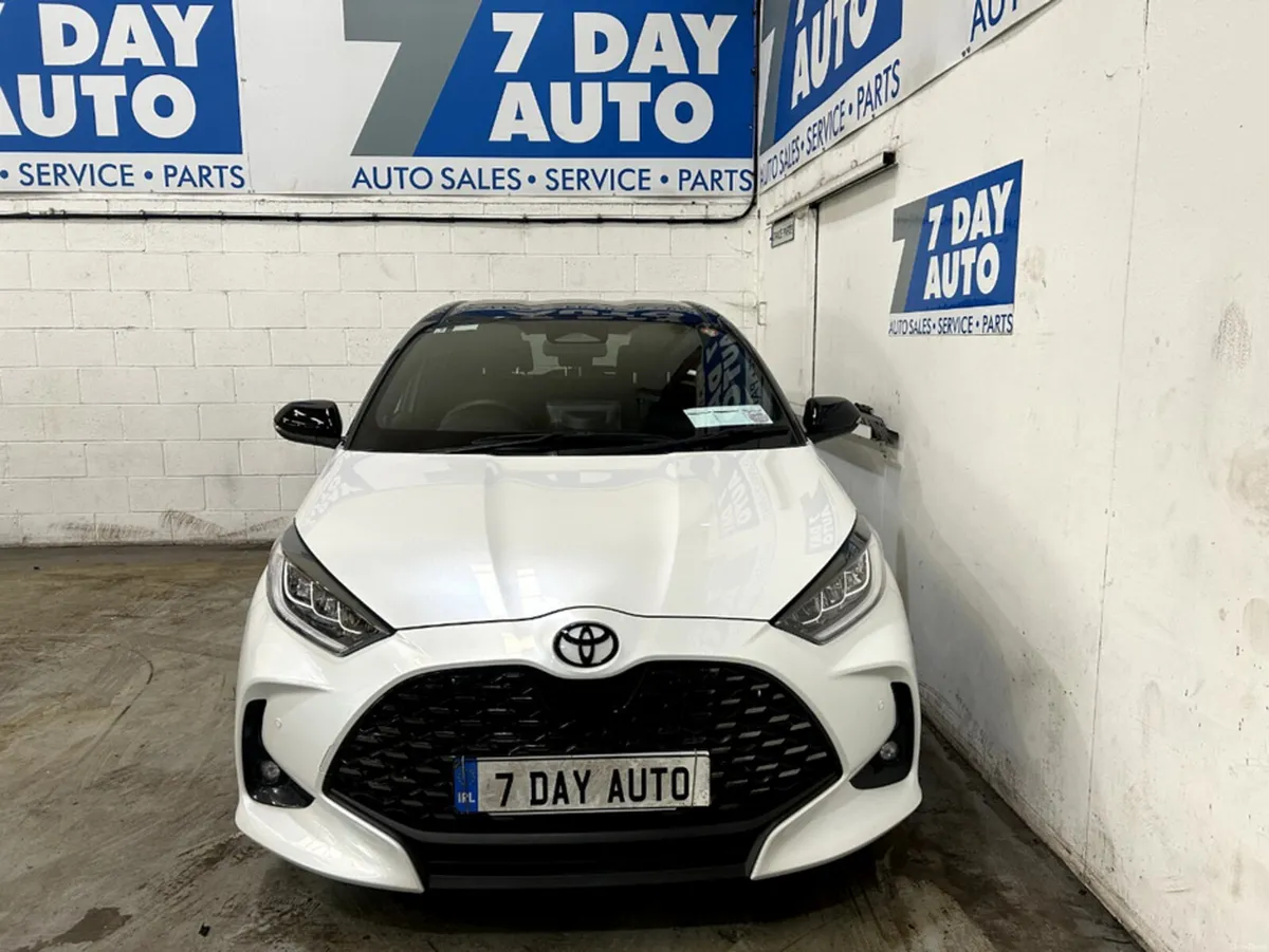 Toyota Yaris 6AA-MXPH14 5DR AUTO - Image 2