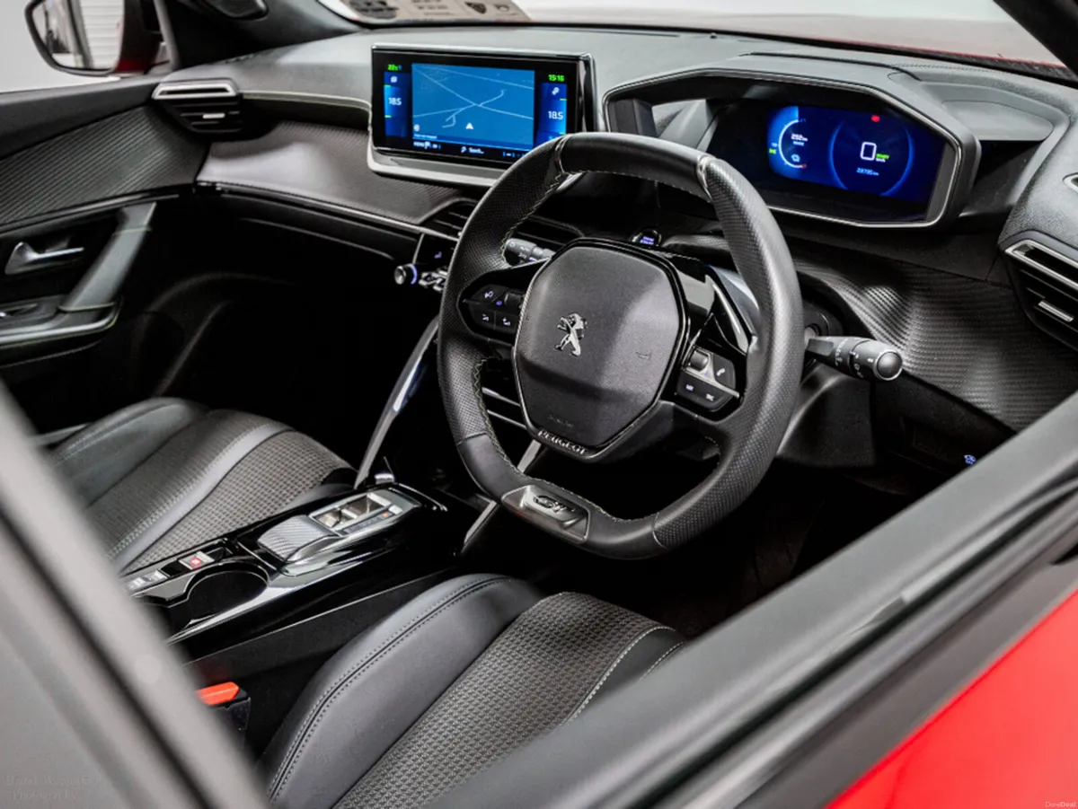 Peugeot 2008 E-GT 50kWh 136HP - Image 2