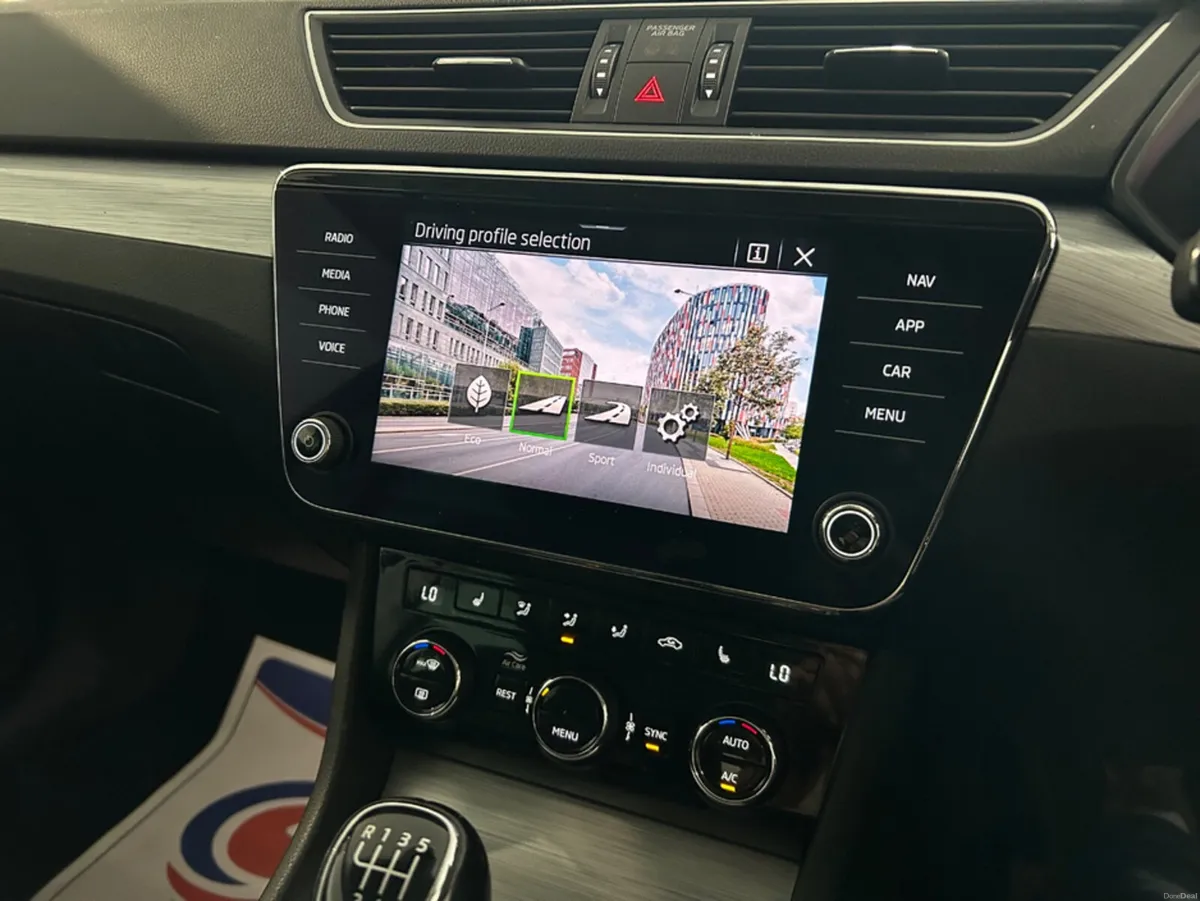 Skoda Superb SE TECHNOLOGY TDI - Image 2