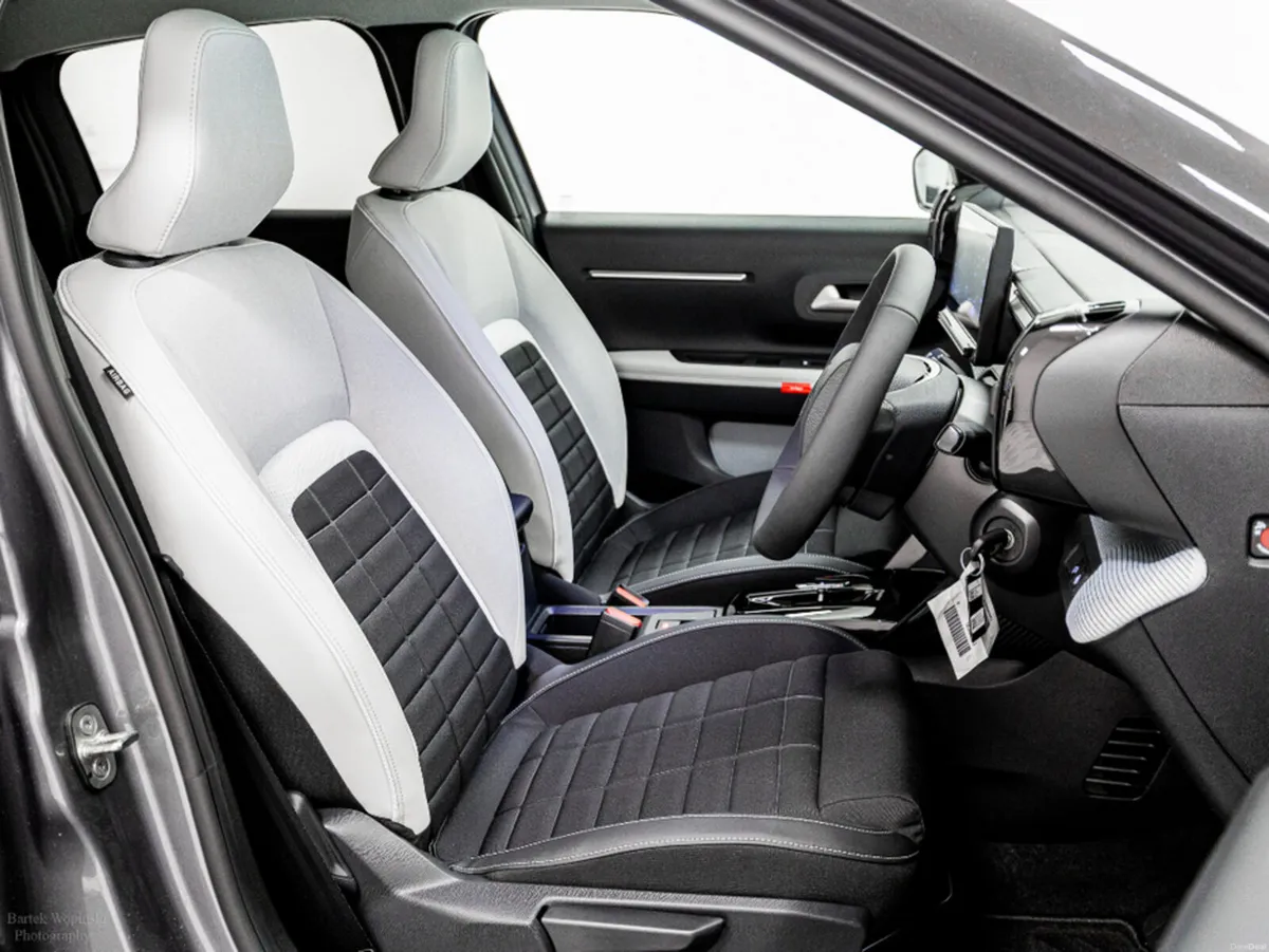 Citroen C3 ë-Max 44kWh 113HP - Bi-Tone Roof - Image 3