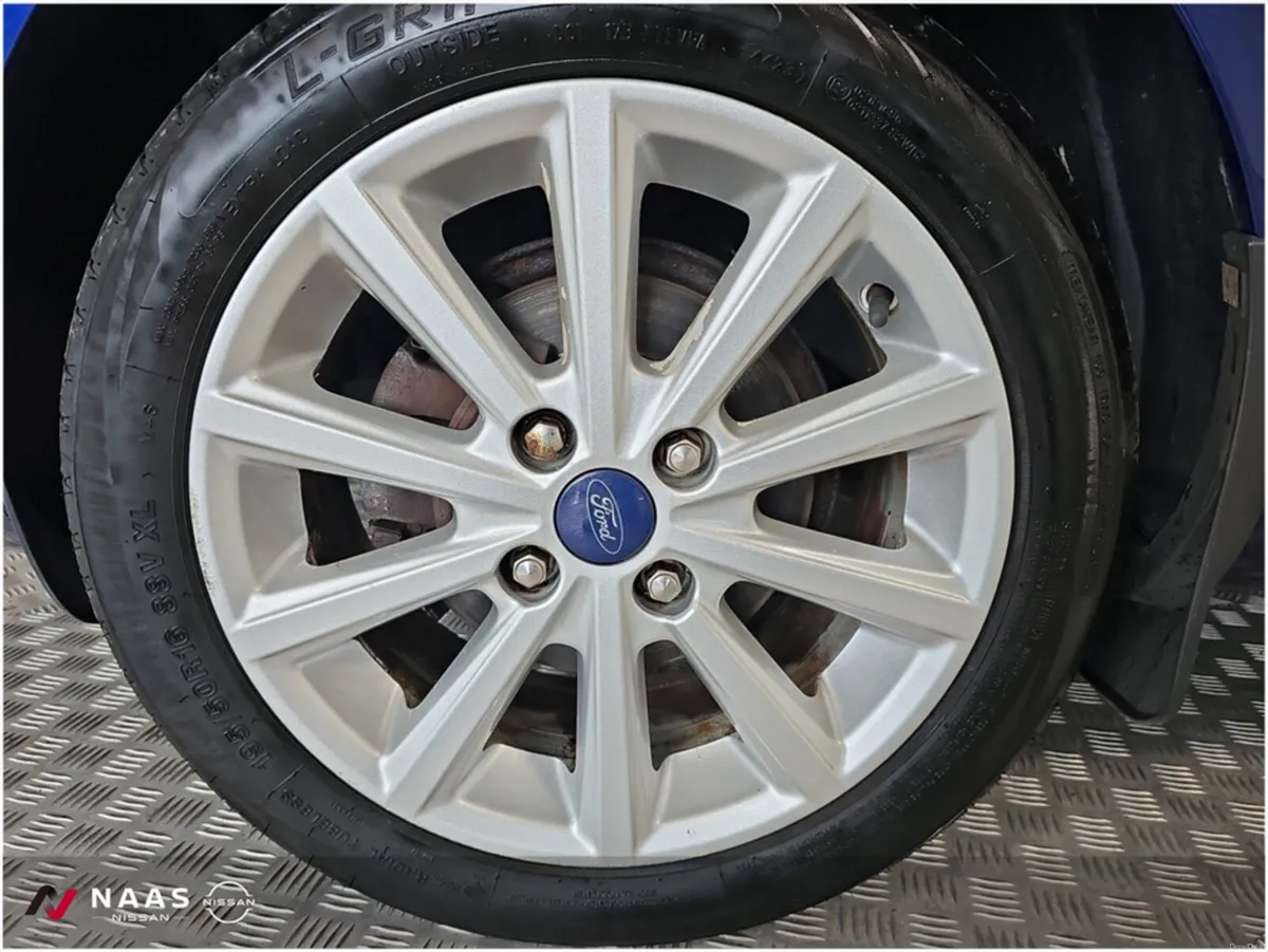 Ford Fiesta TITANIUM 1.25 60PS M5 5 MCA 4DR - Image 6