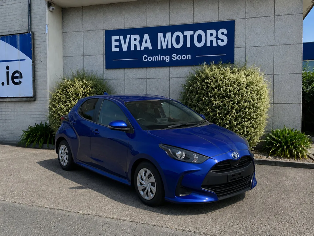 Toyota Yaris X HYBRID AUTOMATIC 1.5 PETROL //REVER