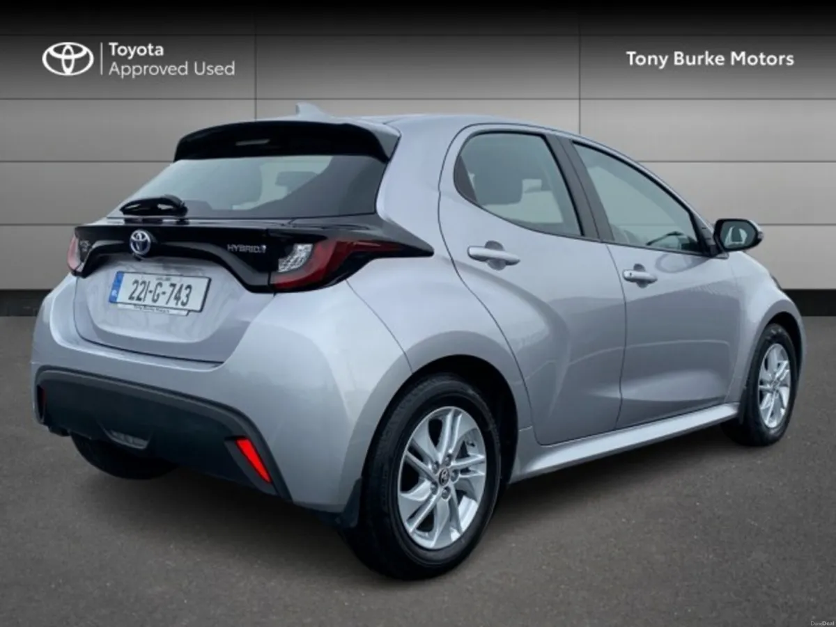 Toyota Yaris - Hybrid - New Generation - Luna Edit - Image 2