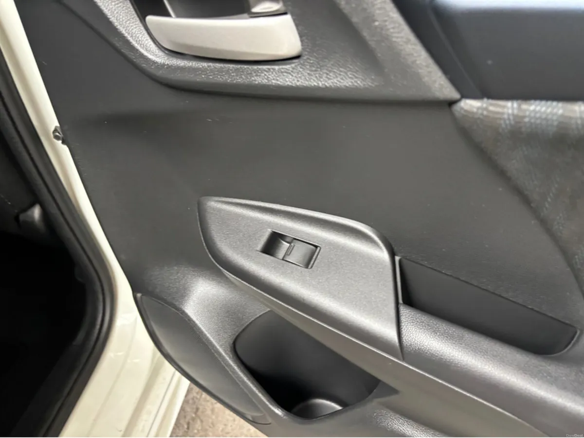 Honda Shuttle Self Charging Hybrid 5DR AUTO - Image 2