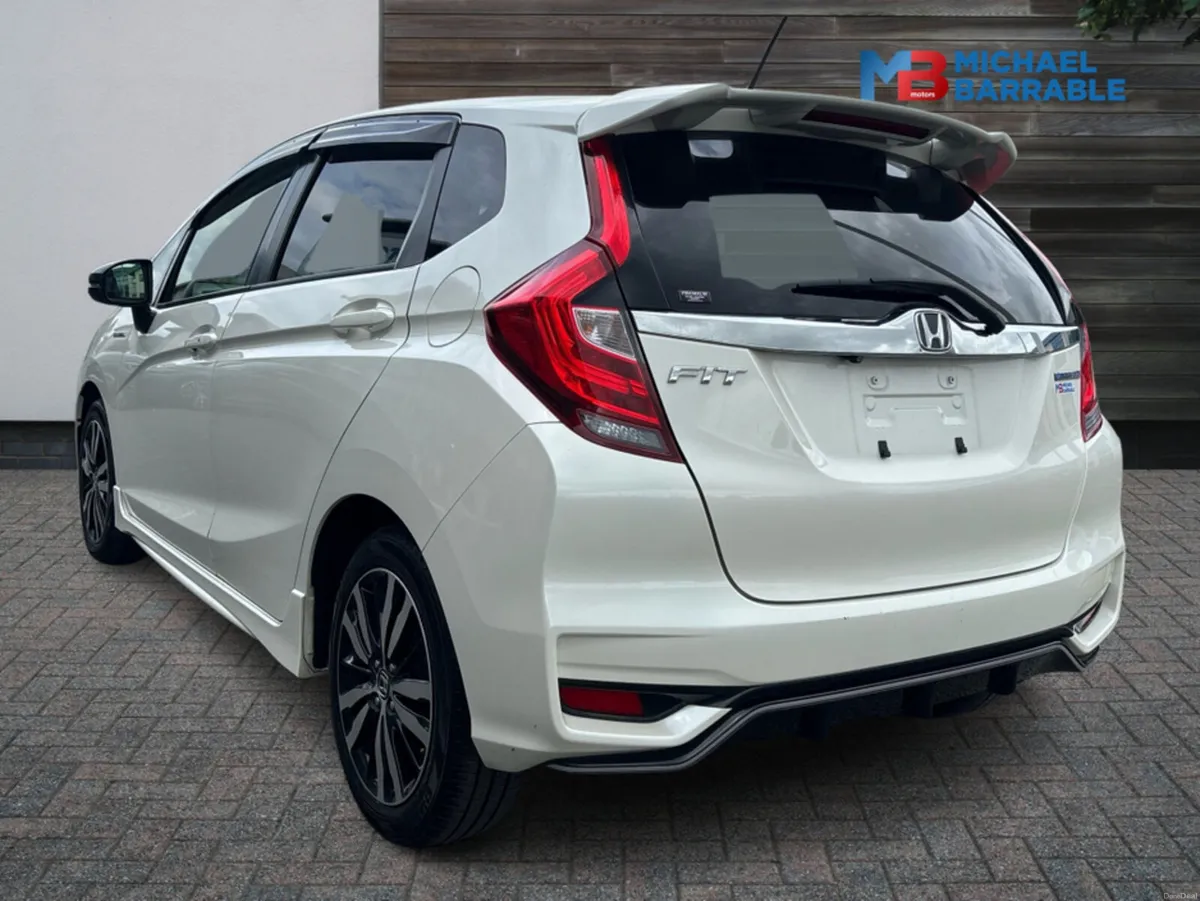 Honda Fit RS HYBRID Automatic - Image 4