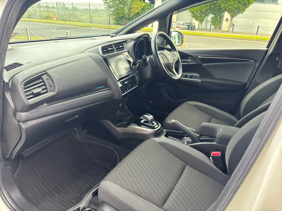 Honda Fit RS HYBRID Automatic - Image 3