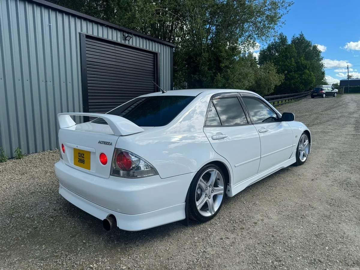 1999 Toyota Altezza - Image 4