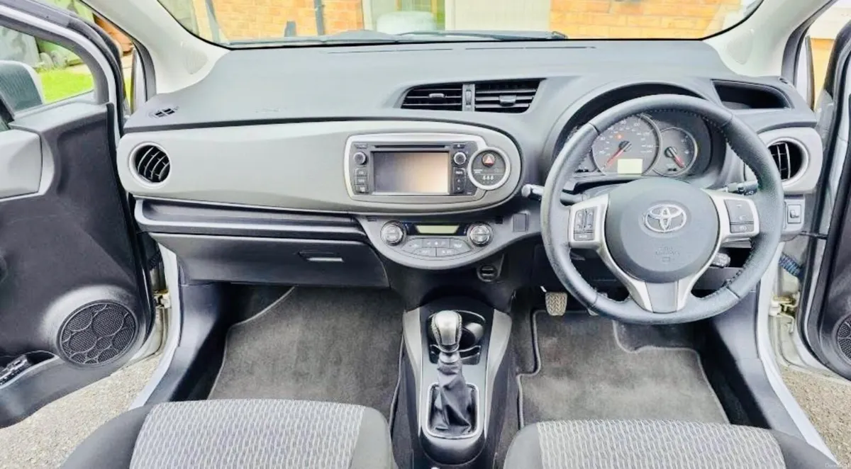 Toyota Yaris 2014 - Image 2