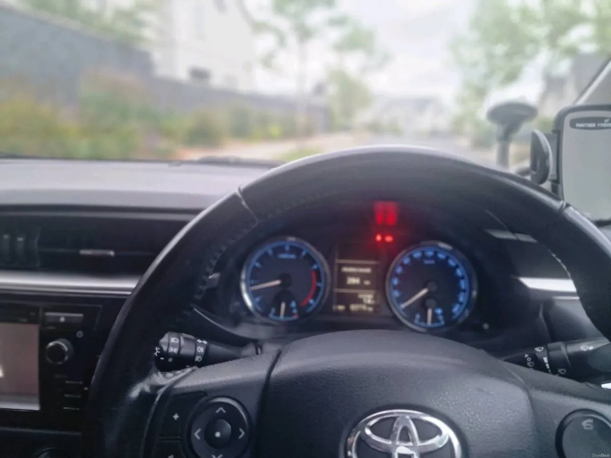 Toyota Coroll Very low KM - Image 6