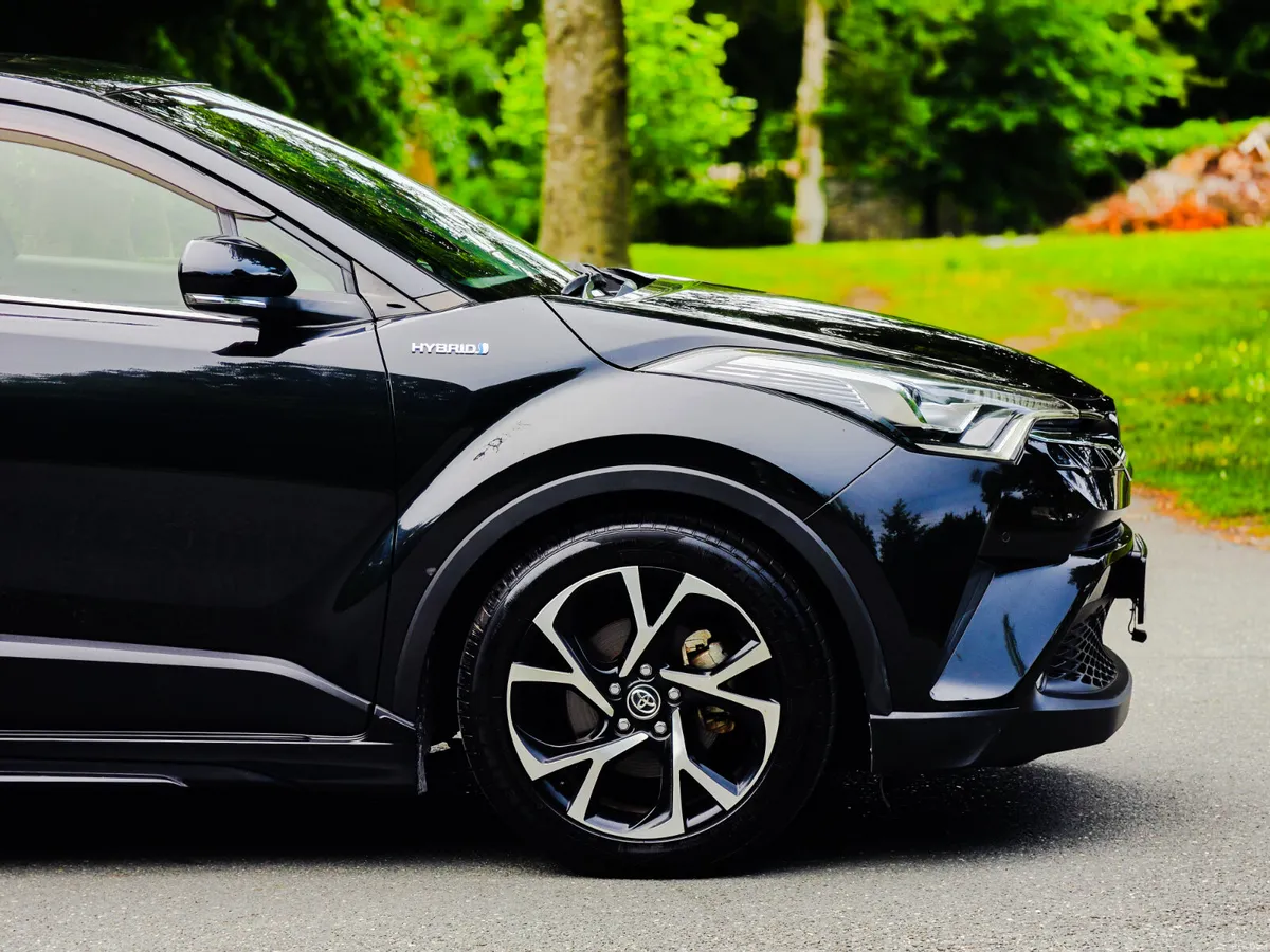 2018 Toyota C-HR 1.8 Petrol Hybrid Auto G Package - Image 4