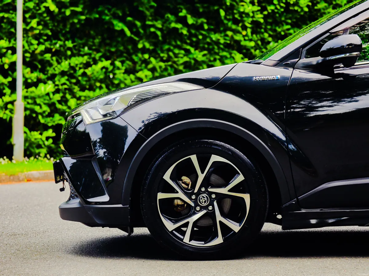 2018 Toyota C-HR 1.8 Petrol Hybrid Auto G Package - Image 6