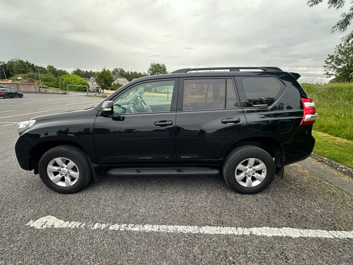 Toyota LandCrusier 2017 LWB N1 Comm Low Mileage - Image 4