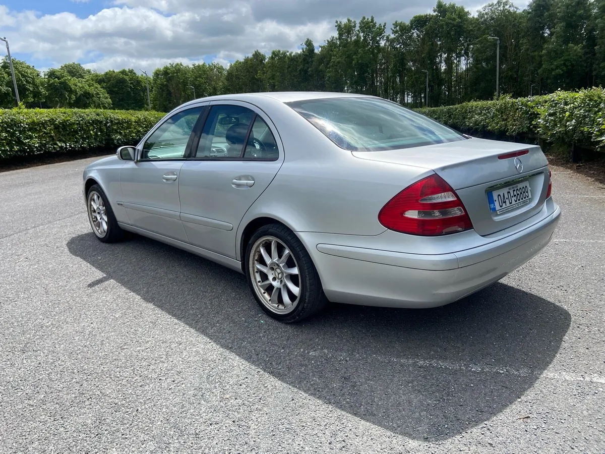 Mercedes E200 Autp - Image 2