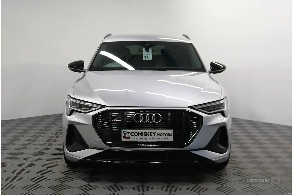 Audi e-tron Black Edition - Image 2