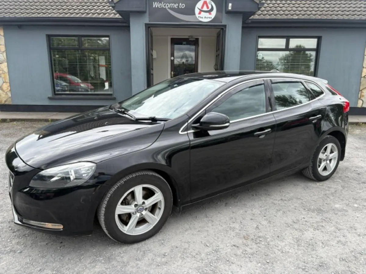 Volvo V40 2013 - Image 1