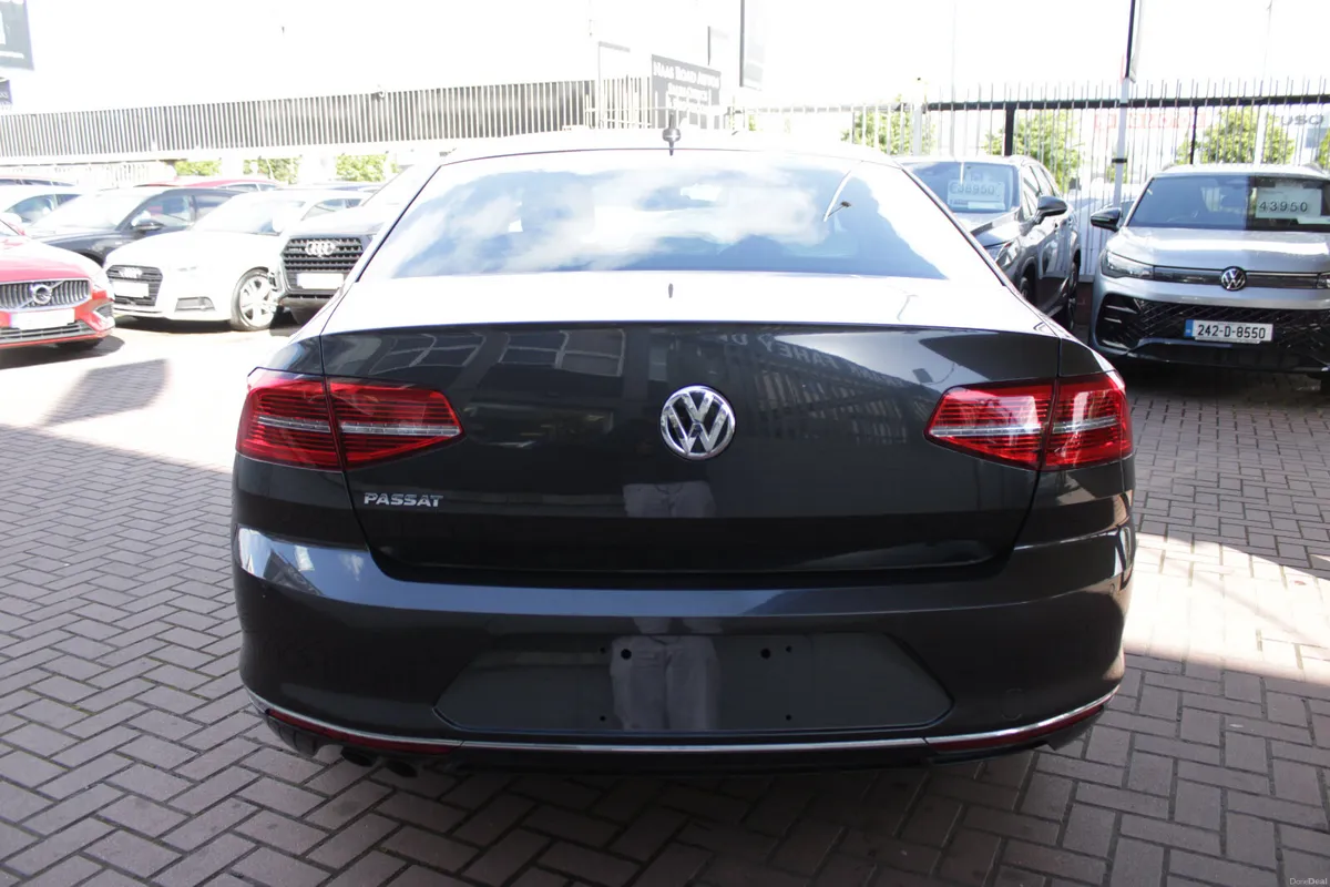 2018 VOLKSWAGEN PASSAT 2.0D 4DR SALOON AUTO - Image 5