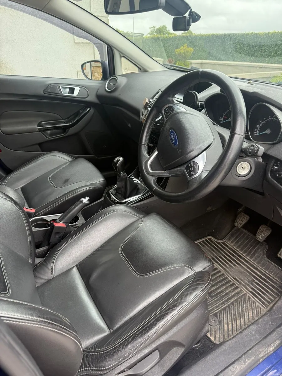 Ford fiesta *high spec* - Image 6