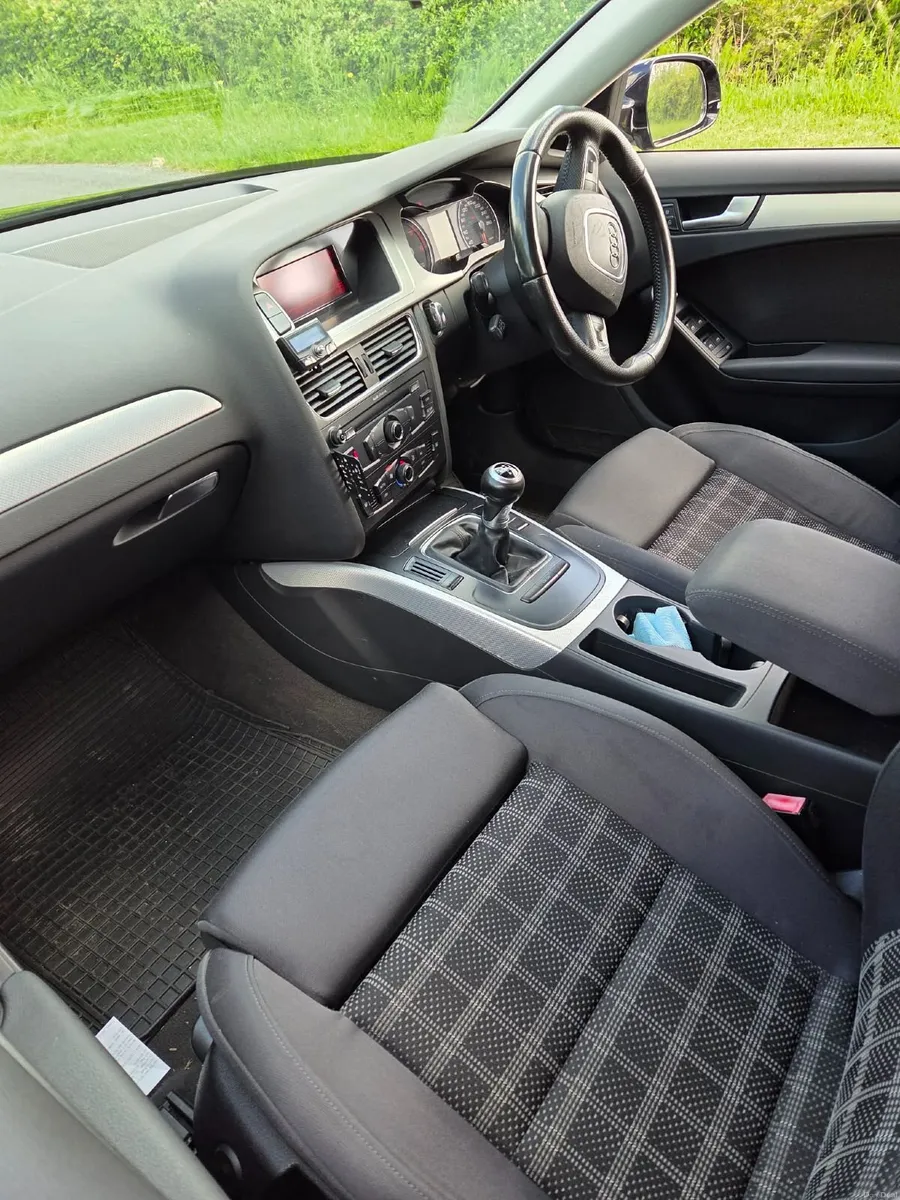 Audi A4 2010 - Image 4