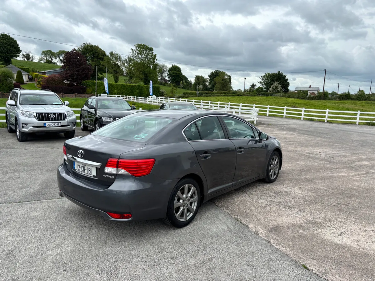 Toyota Avensis 2012 - Image 2