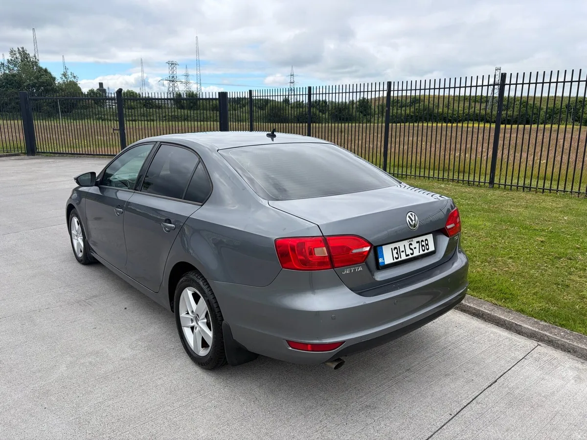 2013 Volkswagen Jetta - Image 2