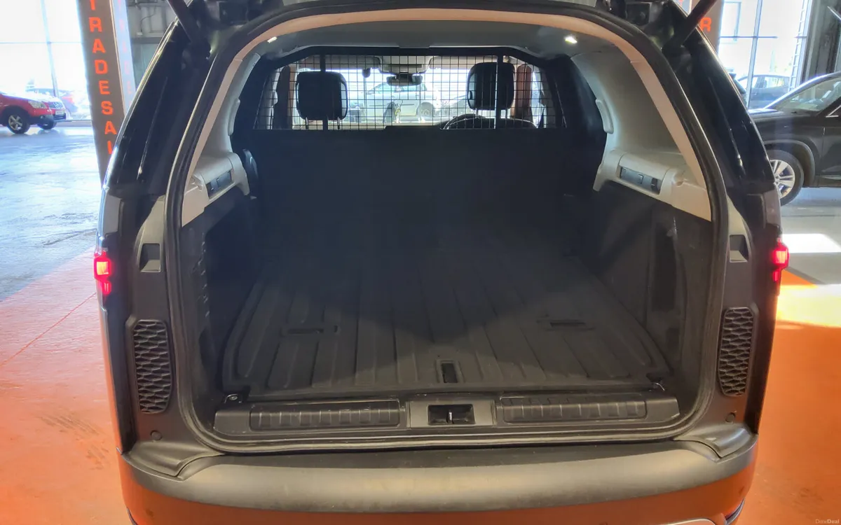 Land Rover Discovery 2022 - Image 4