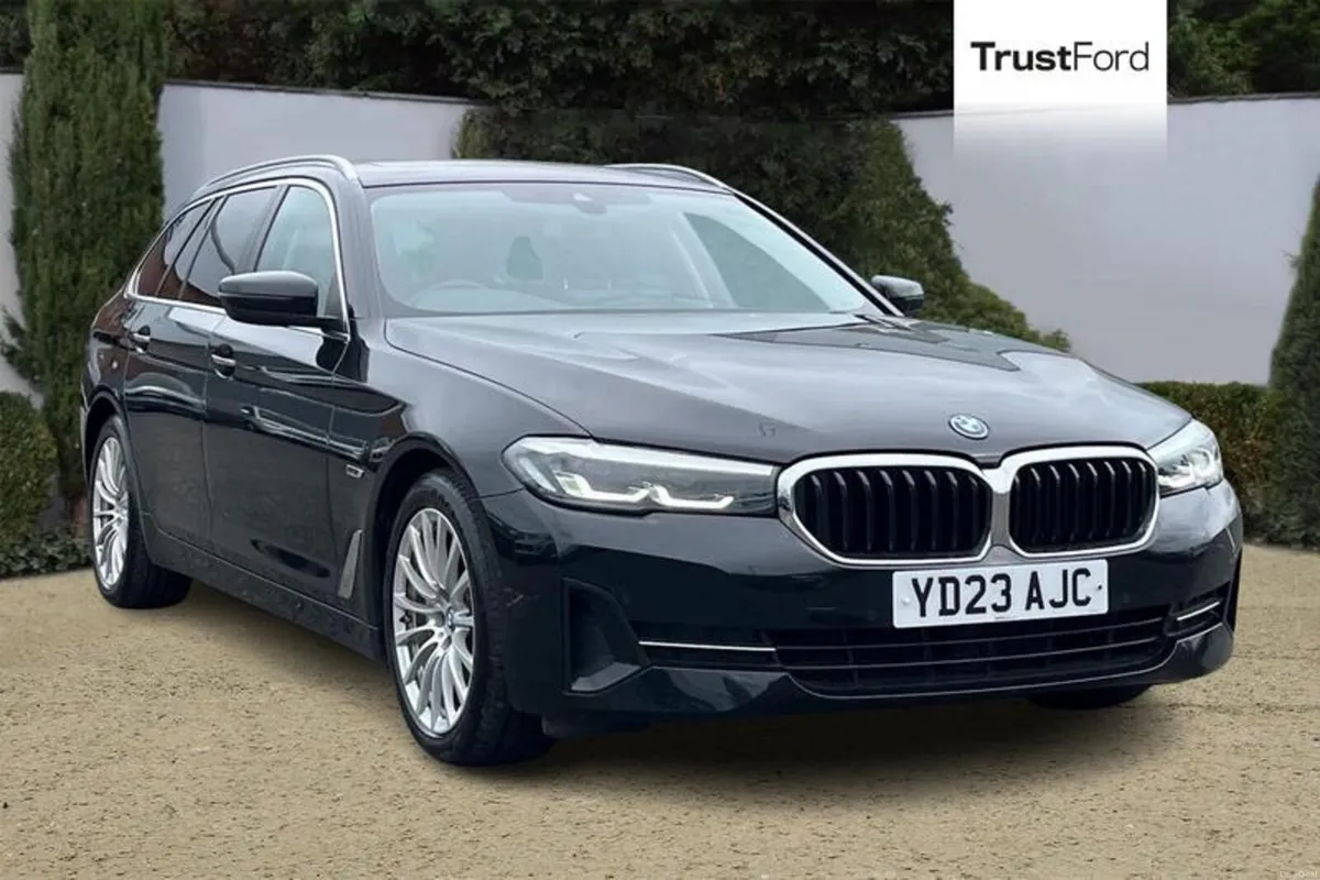 BMW 5-Series SE Touring - Image 1
