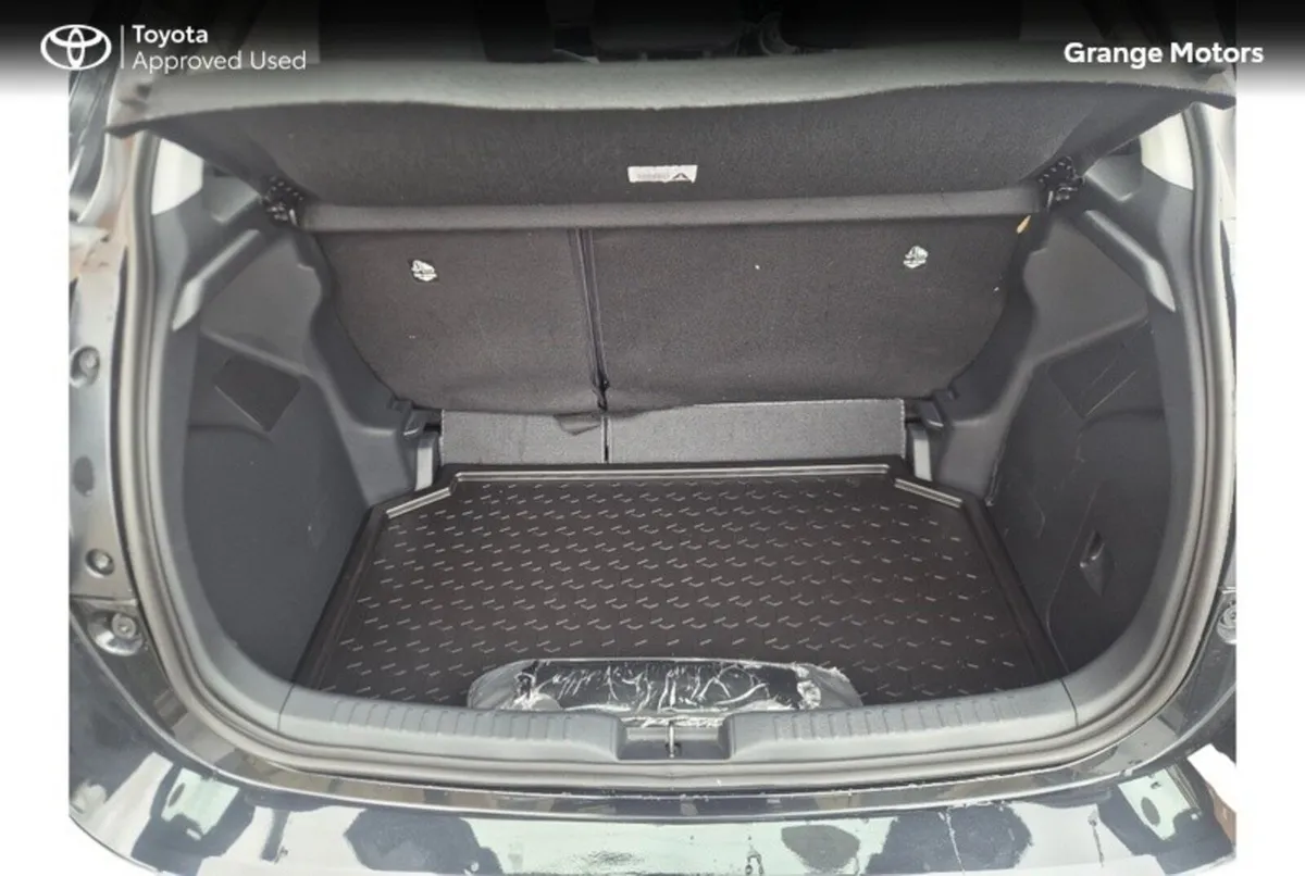 Toyota Yaris 1.5 HYBRID LUNA 5DR**DEMO MODEL** - Image 6