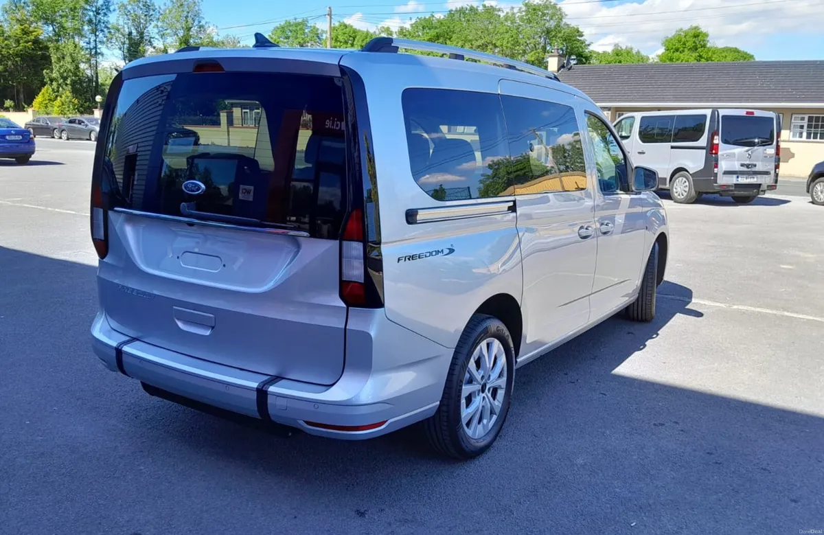 262 Ford Tourneo Connect Wheelchair Car - Image 5