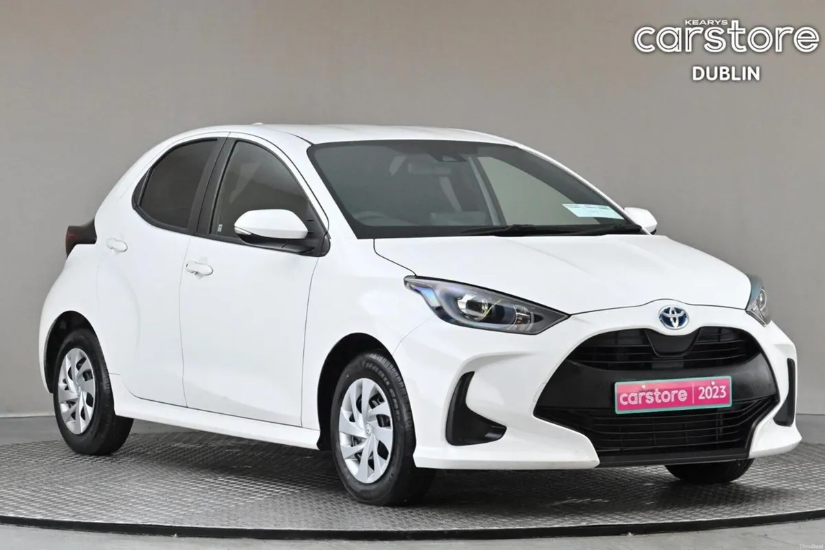 Toyota Yaris 1.5 PETROL HYBRID **REVERSE CAM** - Image 1