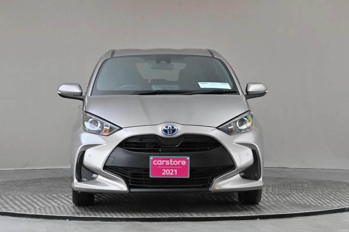 Toyota Yaris 1.5 PETROL HYBRID**14" ALLOY WHEELS** - Image 2