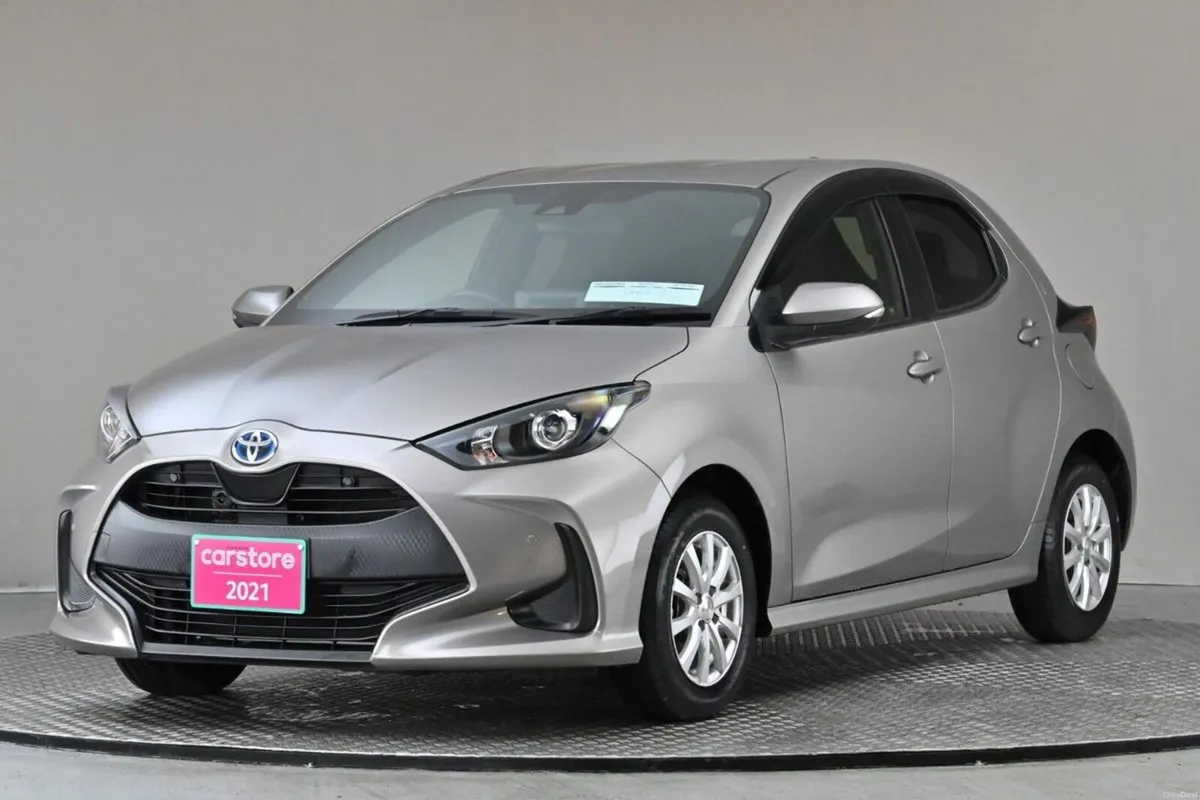 Toyota Yaris 1.5 PETROL HYBRID**14" ALLOY WHEELS** - Image 3