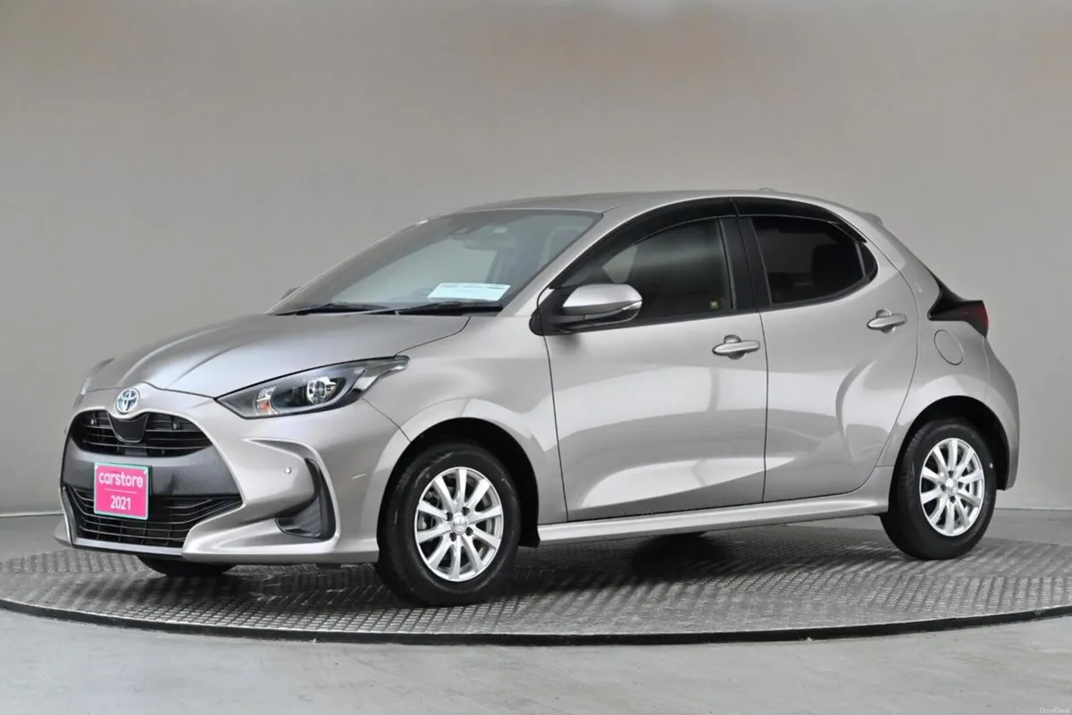 Toyota Yaris 1.5 PETROL HYBRID**14" ALLOY WHEELS** - Image 4
