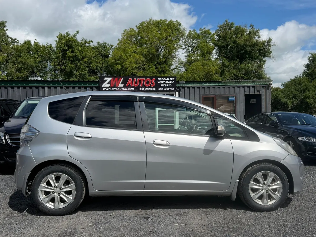 2011 Honda Fit HYBRID 1.3 - Image 4