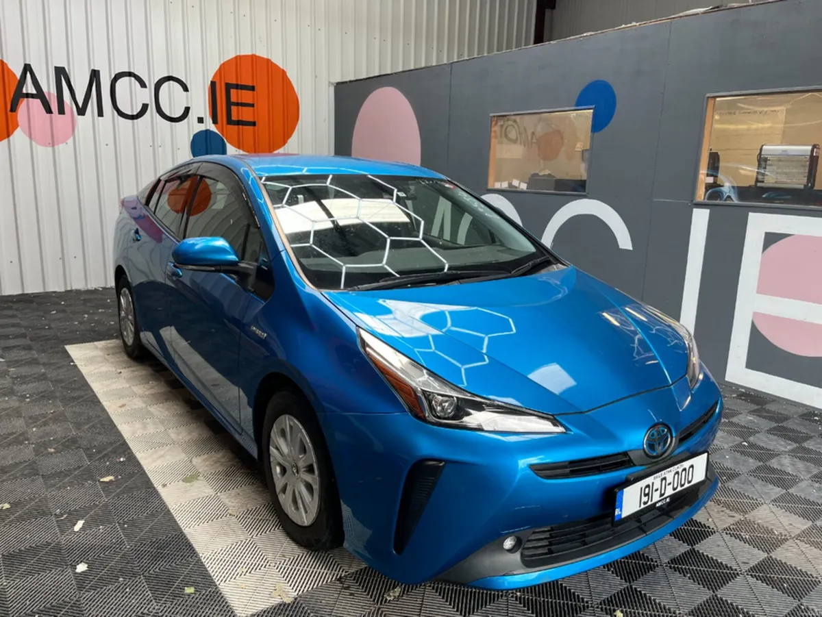 Toyota Prius 2019 TOYOTA PRIUS S 1.8 AUTOMATIC / C - Image 1