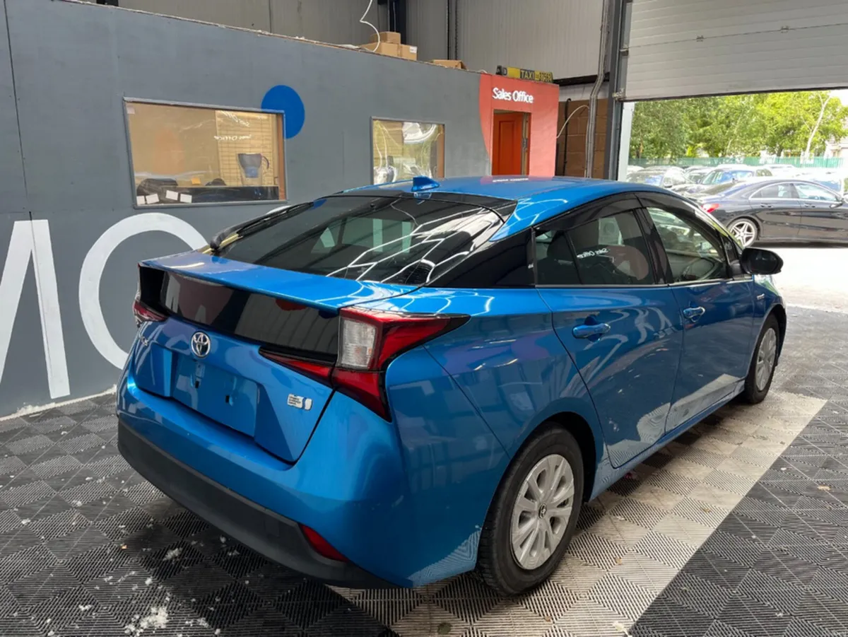 Toyota Prius 2019 TOYOTA PRIUS S 1.8 AUTOMATIC / C - Image 2