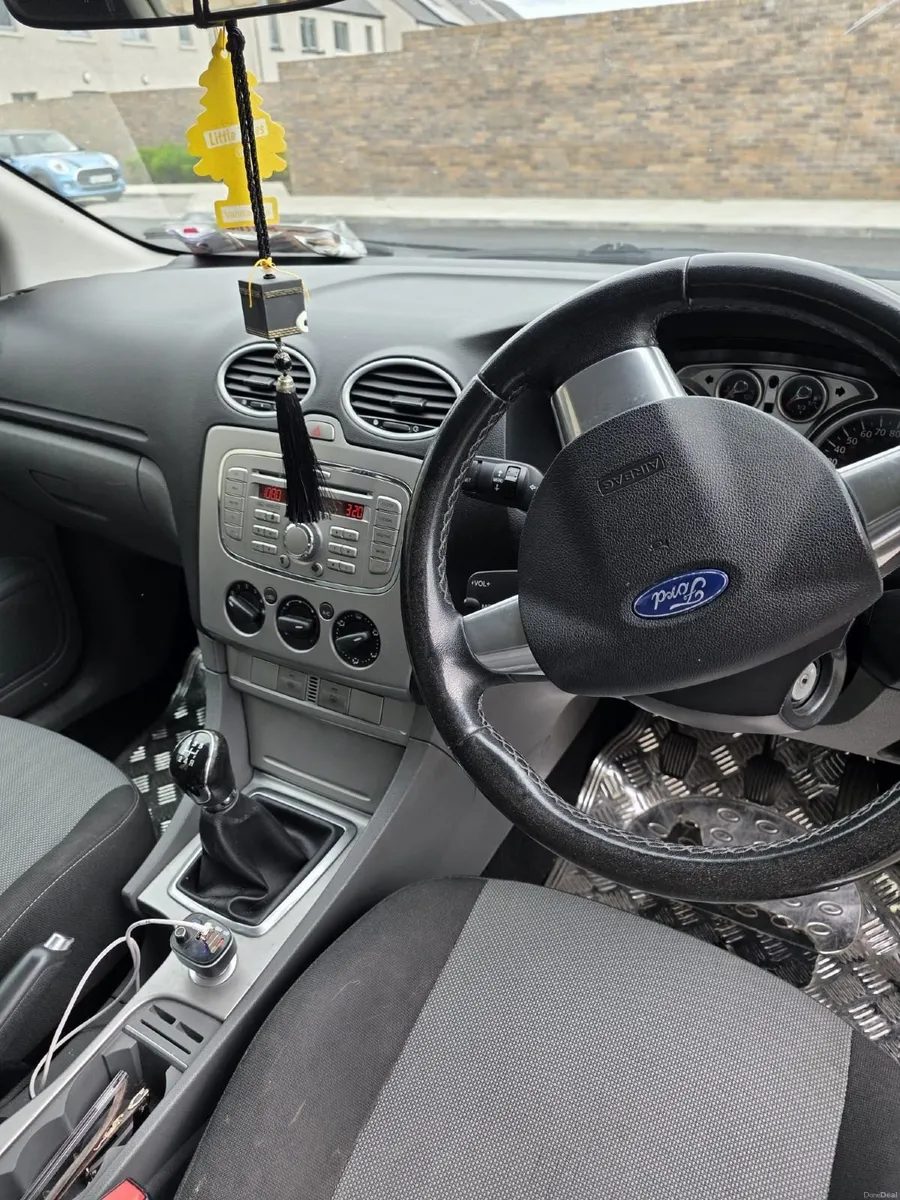 Ford Focus 2009 - Image 2